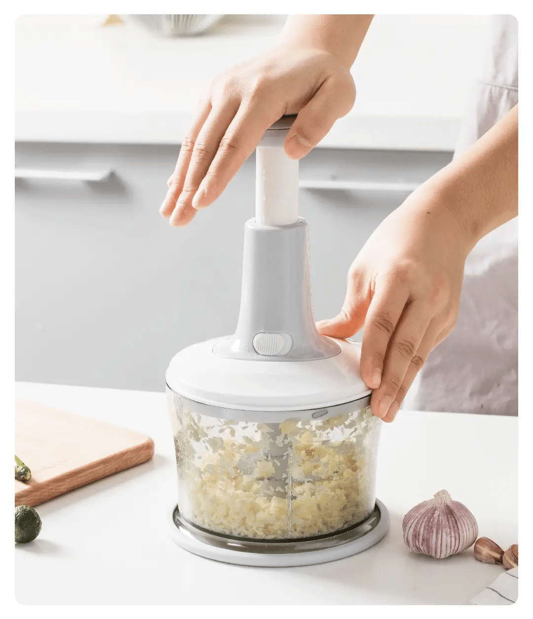 Compact vegetable and onion chopper – easy to use kitchen tool